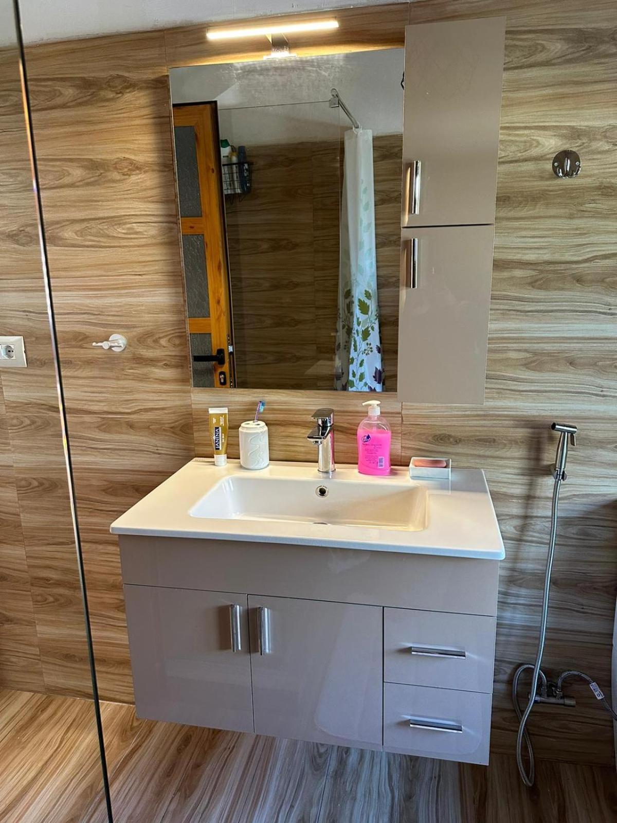 Alimeti Guesthouse Берат Экстерьер фото